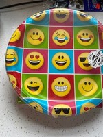 EMOJI PLATE