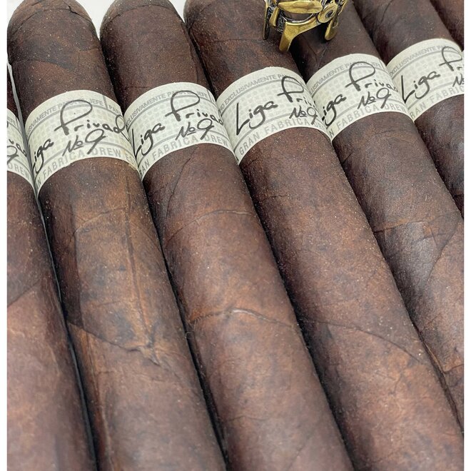 Liga Privada No. 9 Short Panatela 4.2 x 46