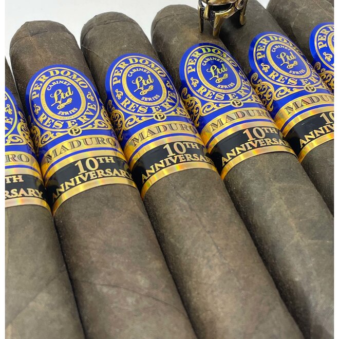 Perdomo Reserve 10th Anniversary Maduro Box-Pressed Robusto 54 x 5