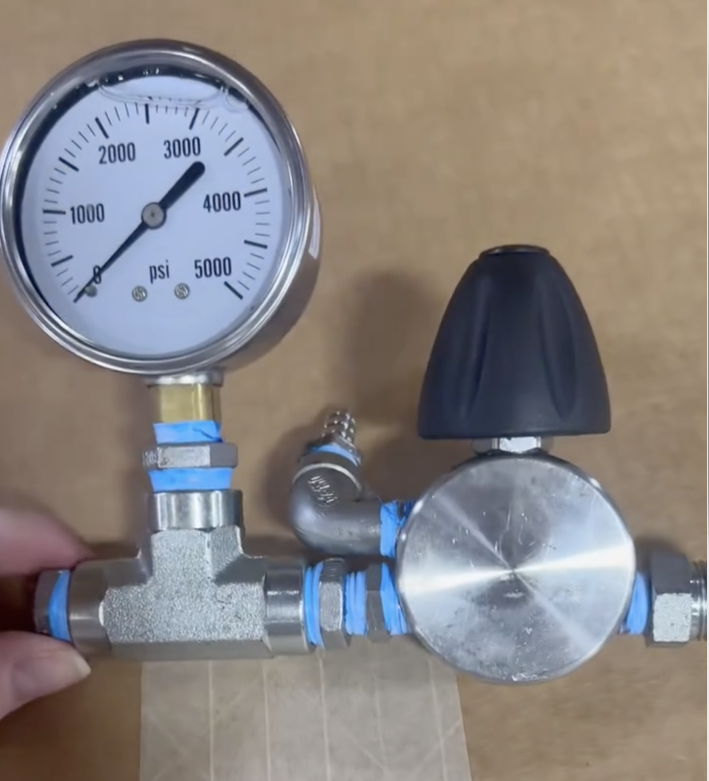 Pressure Regulator With Gauge
