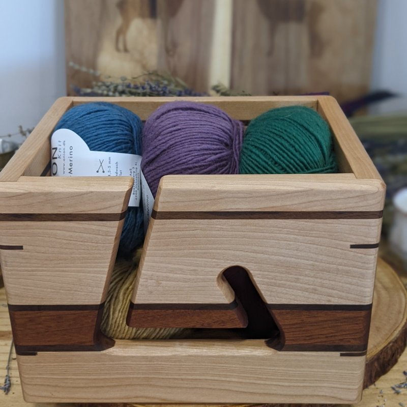 Wood Rob Wright WRW yarn box "Vera" 8"