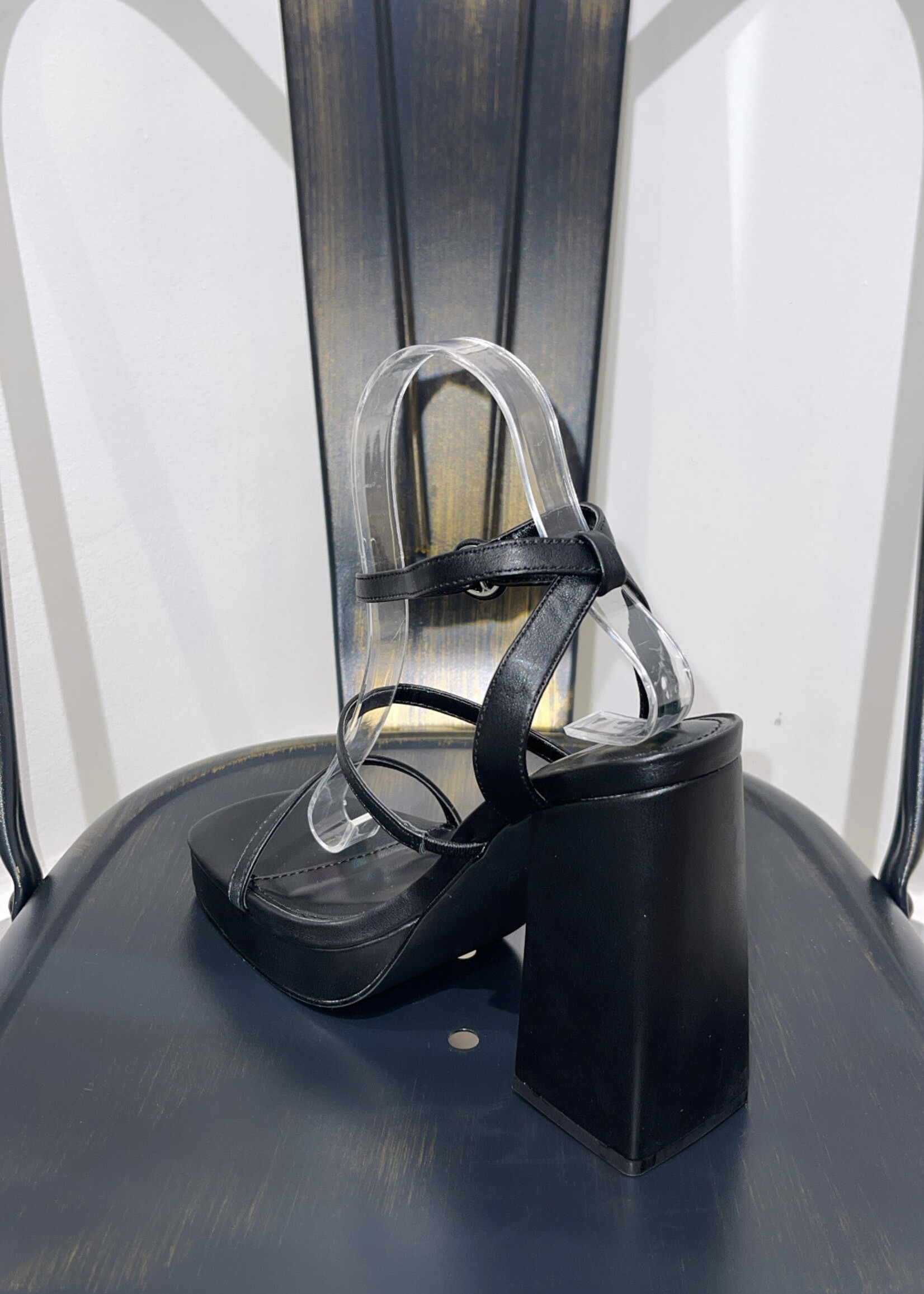 Model Attitude Heels