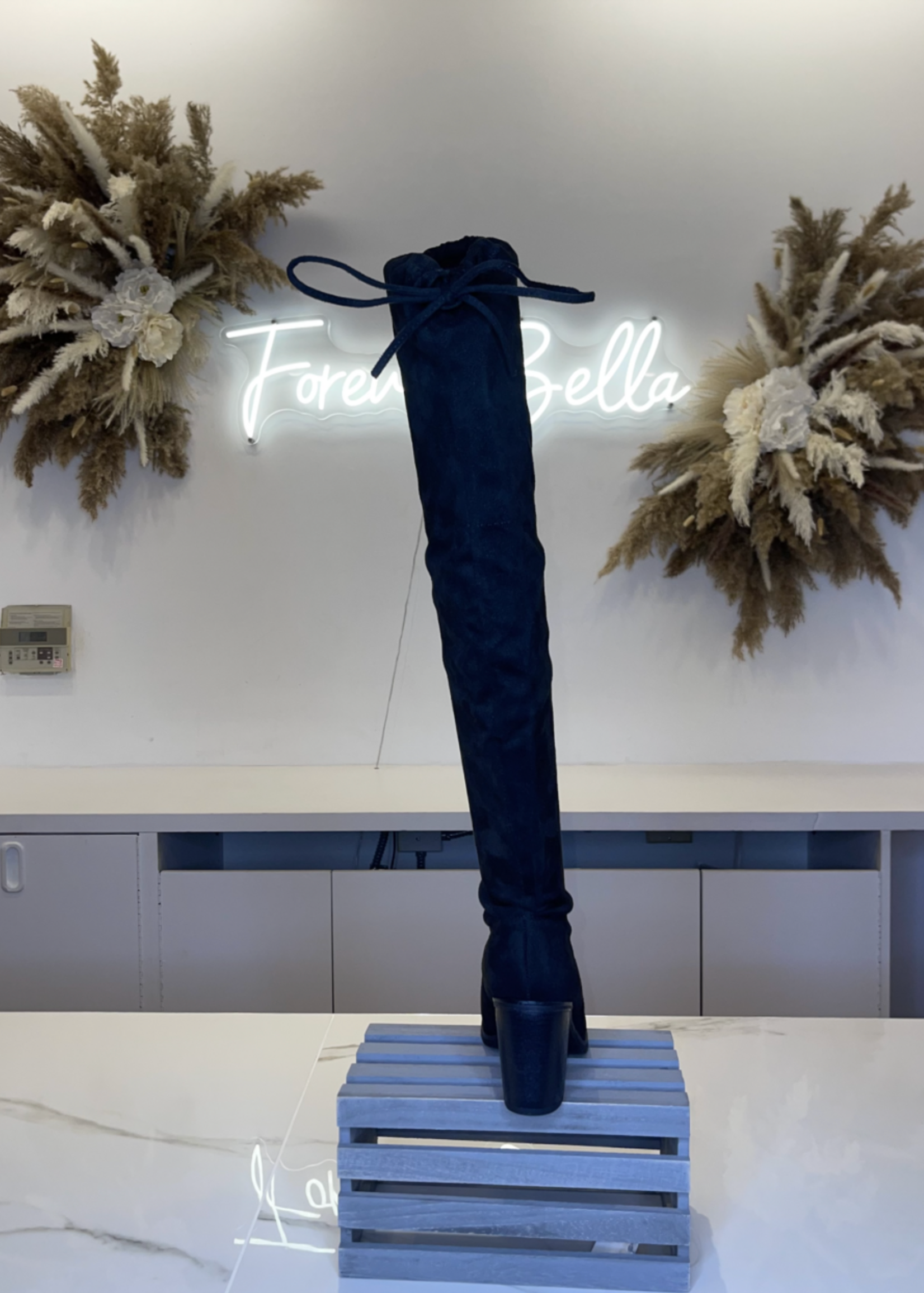 Extra Attention Knee High Boots BLACK