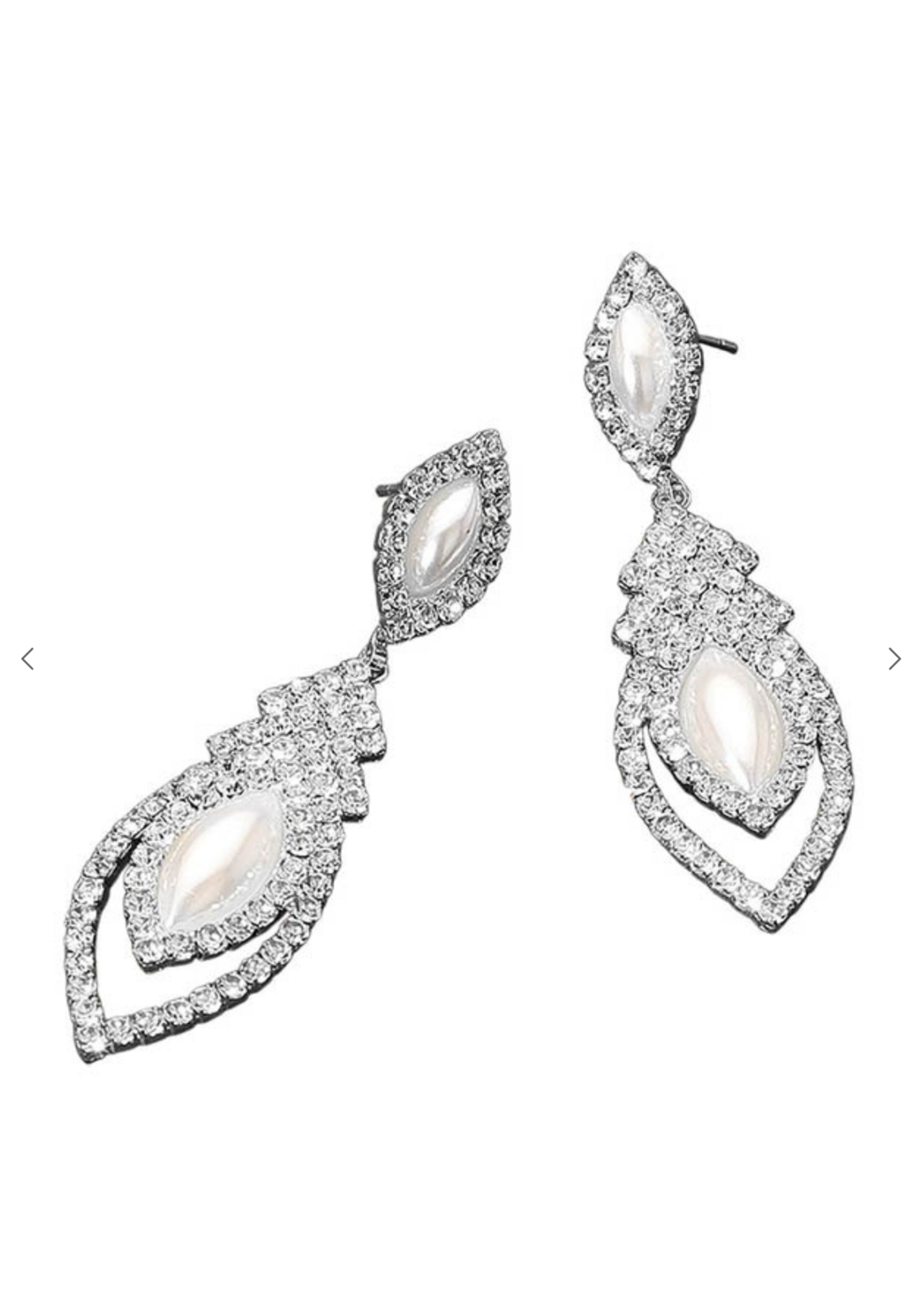 Center Of The Pearl Earrings