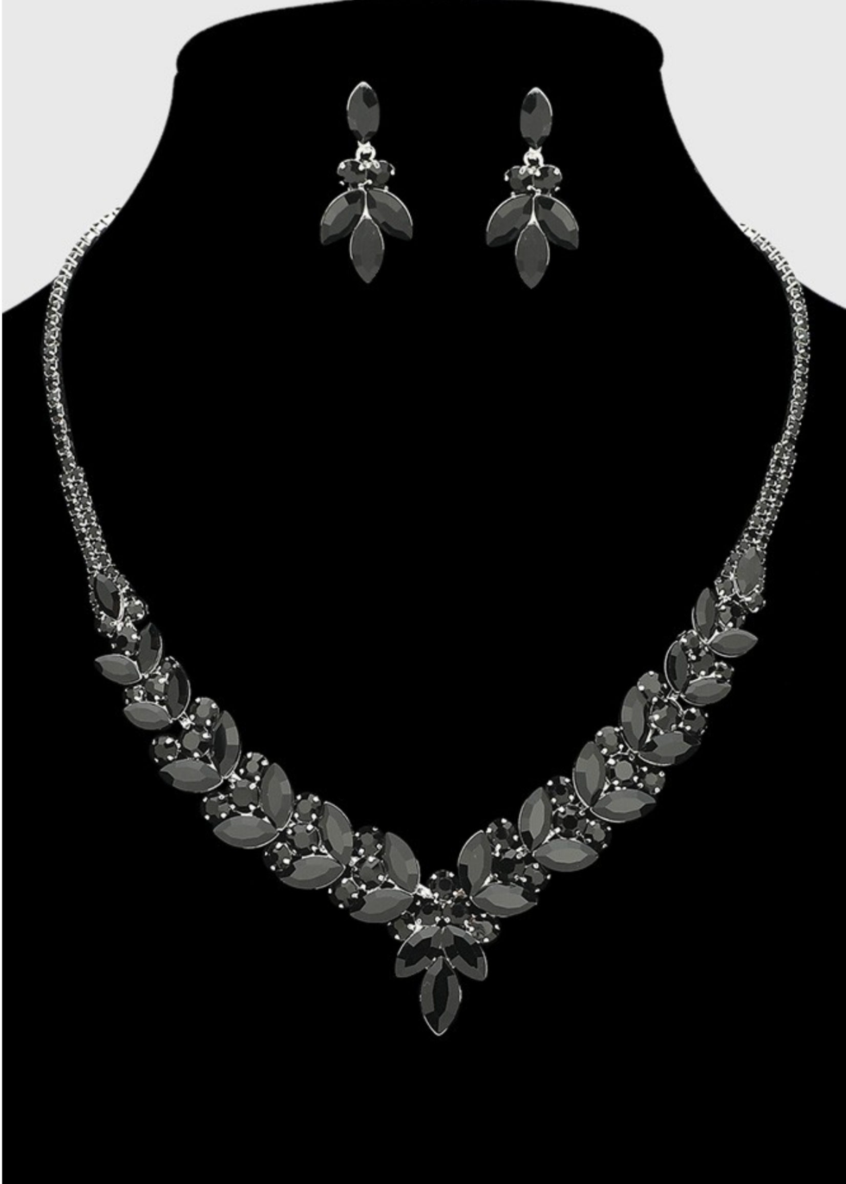 Dinner Plans Necklace Set