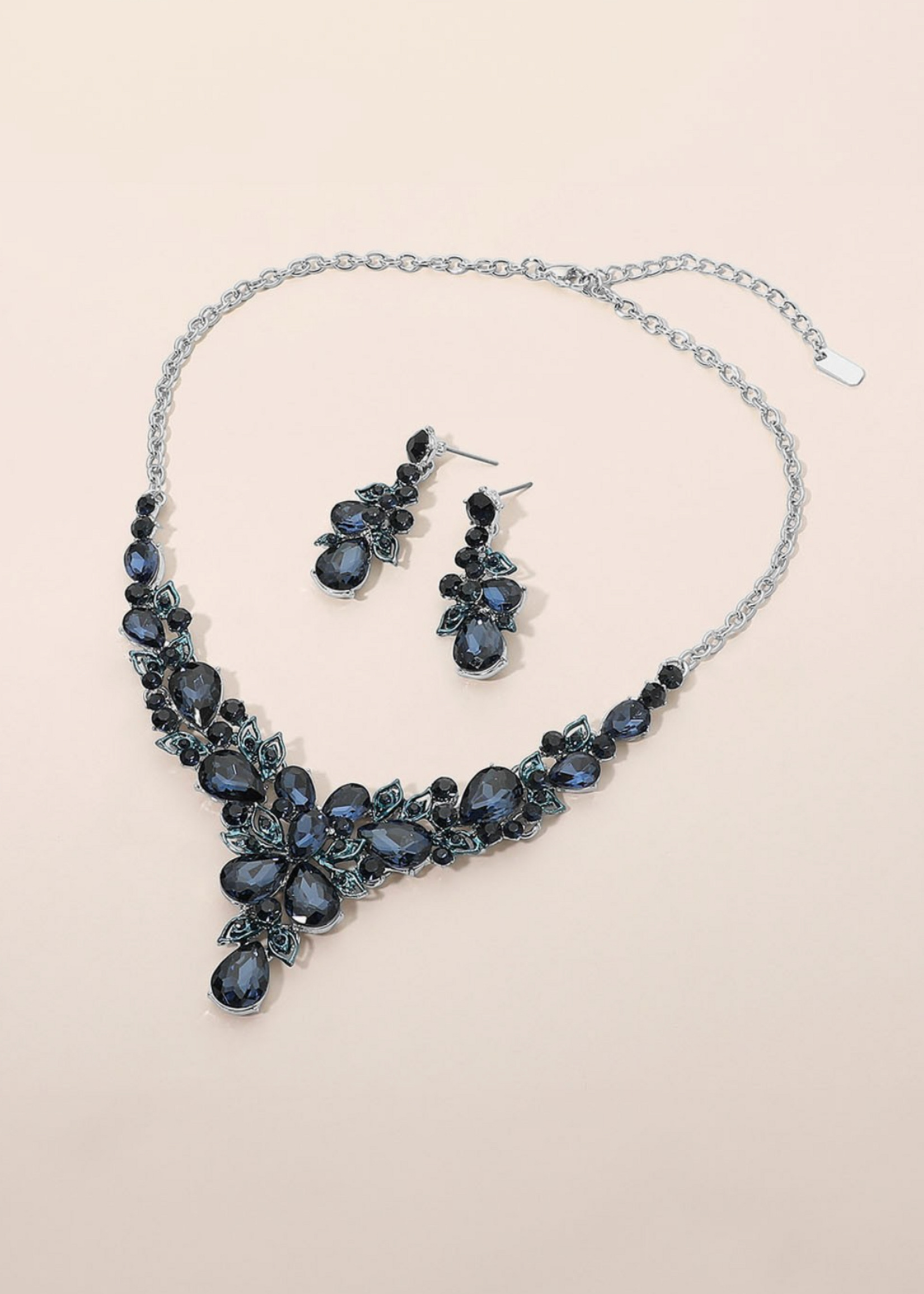Un Sentimento Necklace Set