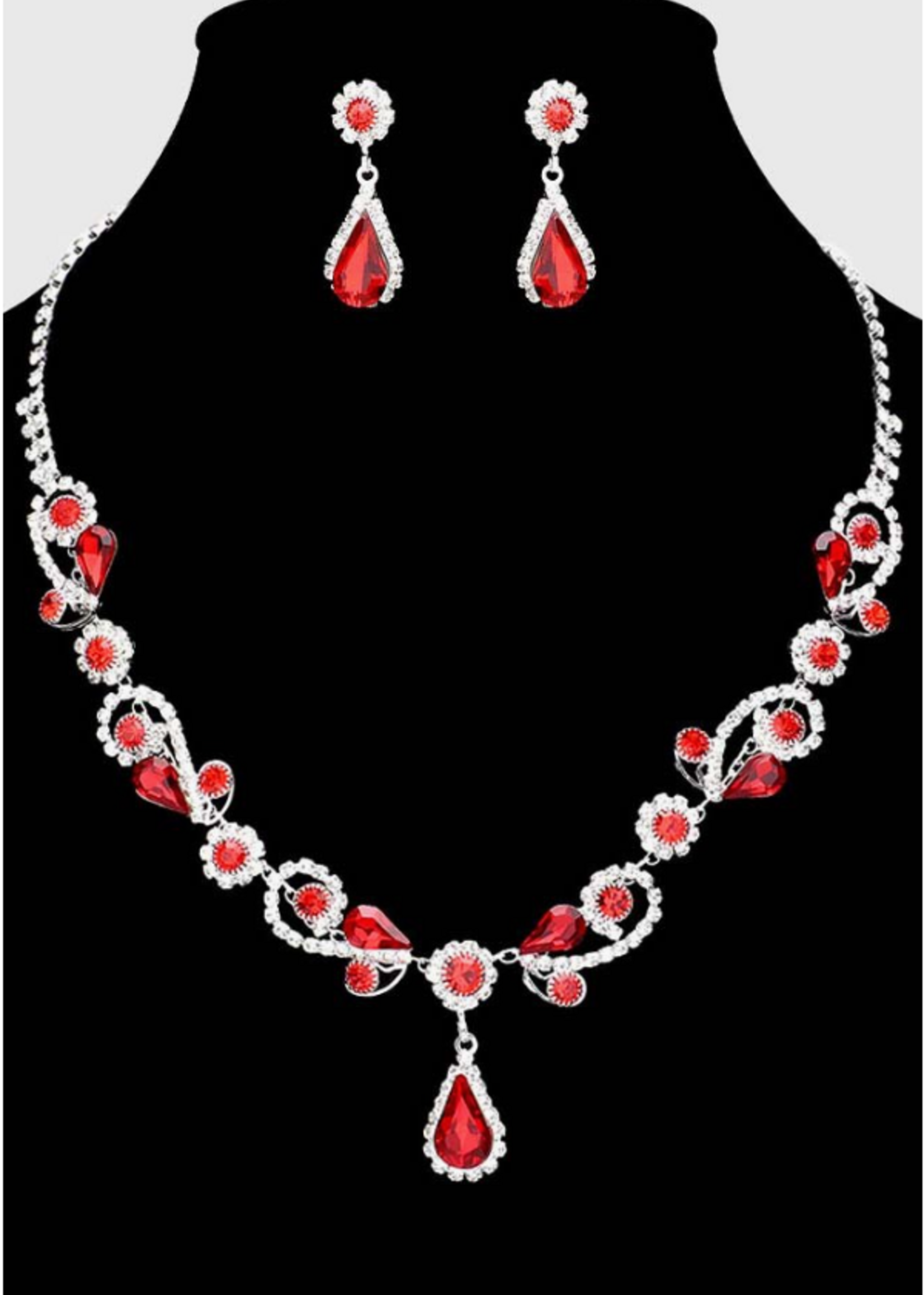 Can't Be Alone Necklace Set