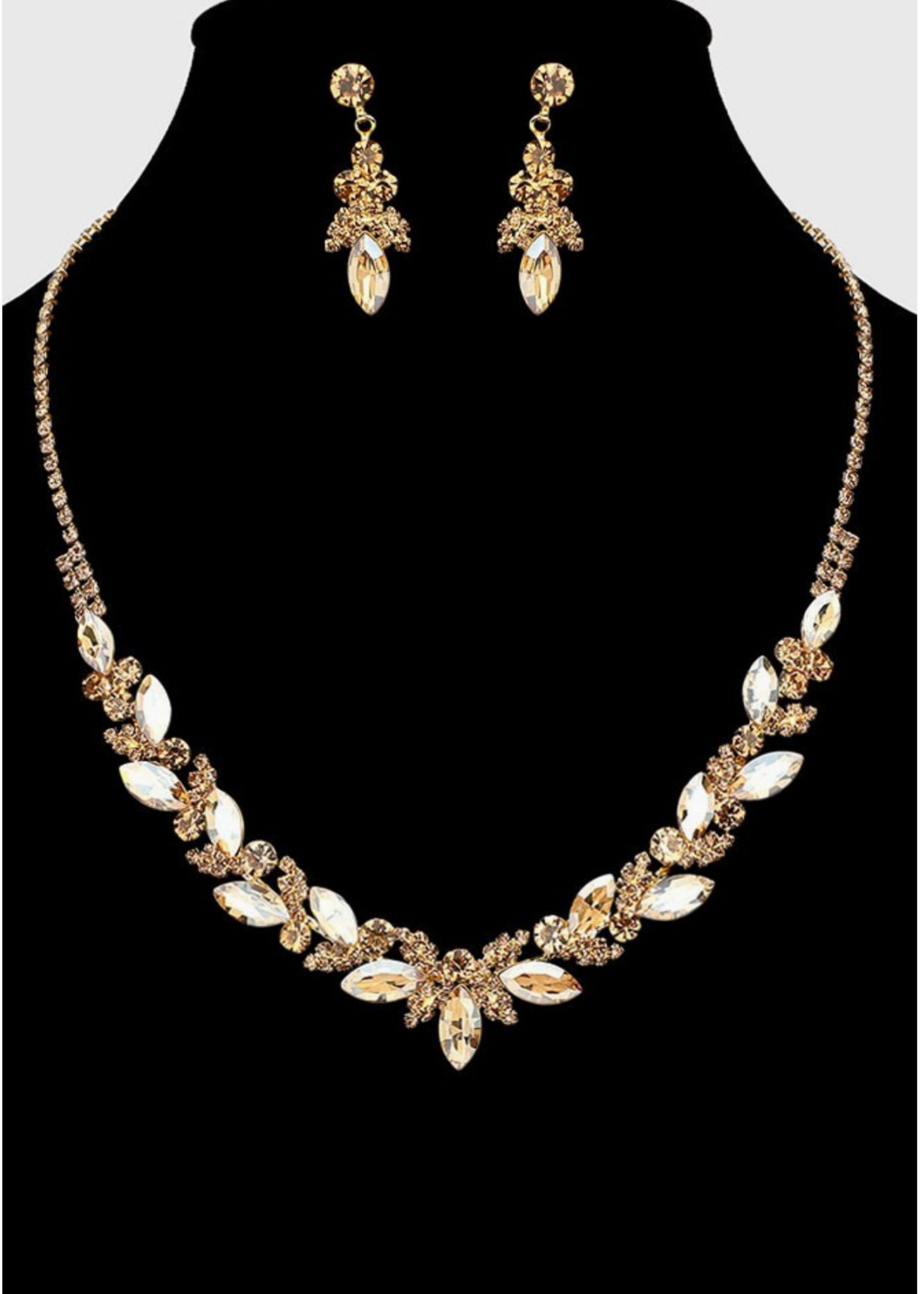 Girl Carry On Necklace Set