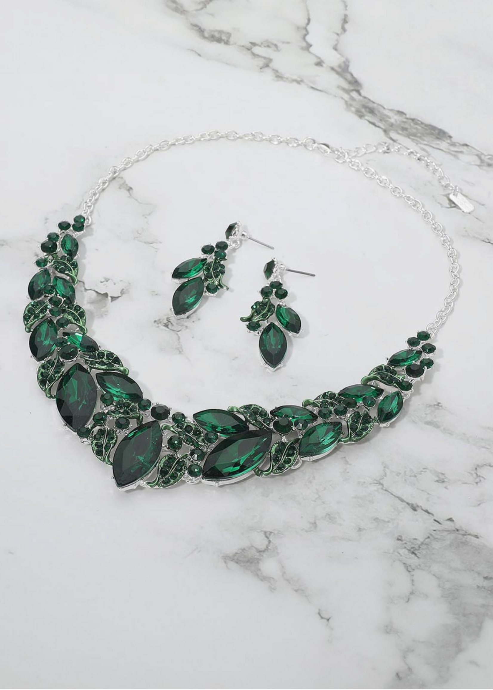 Acting Shady Necklace Set