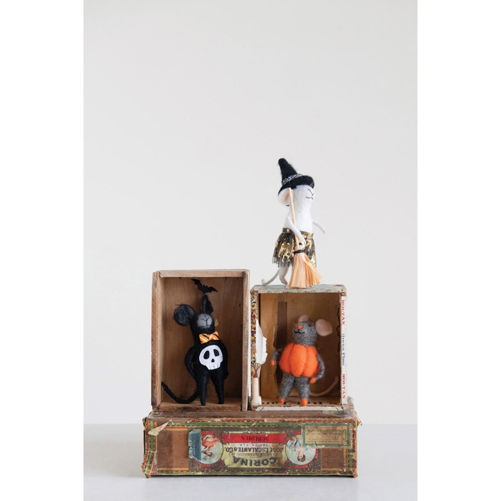 m. lynne designs felt halloween mouse