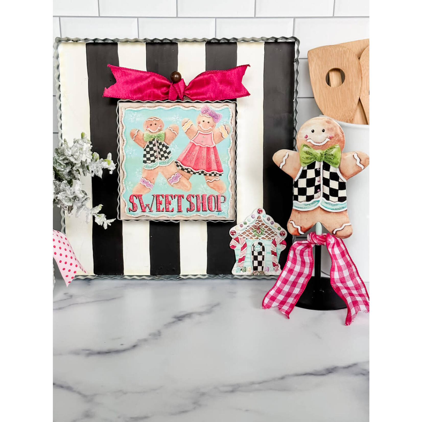 the round top collection short finial stand