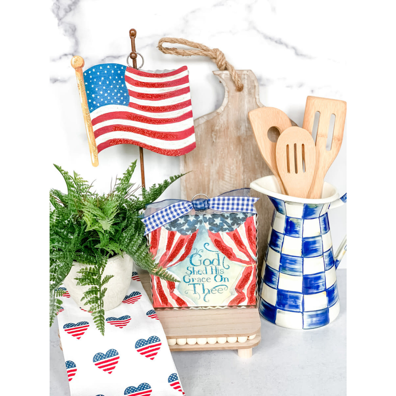 the round top collection waving flag charm