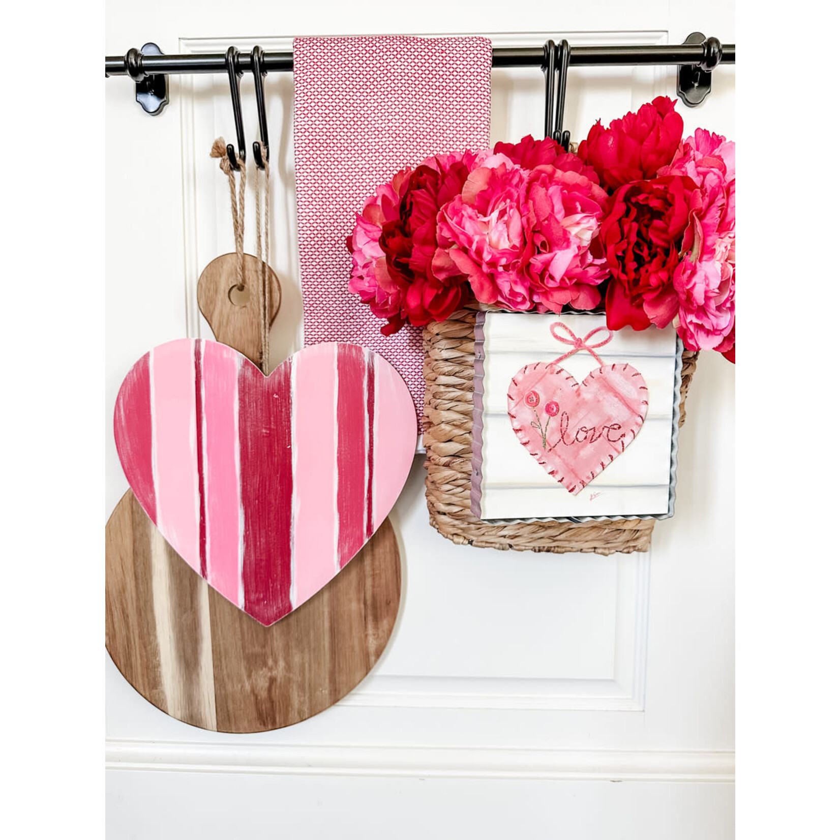 the round top collection messy striped heart stake