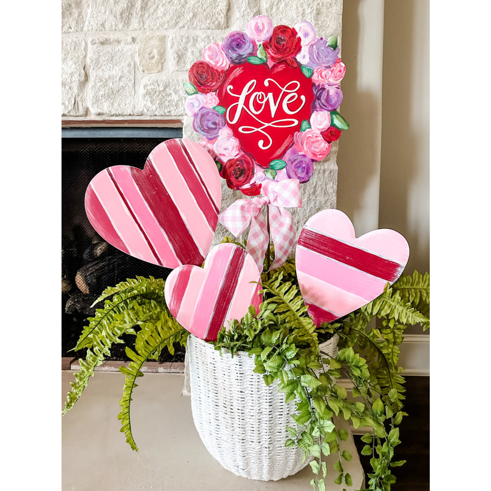 the round top collection messy striped heart stake