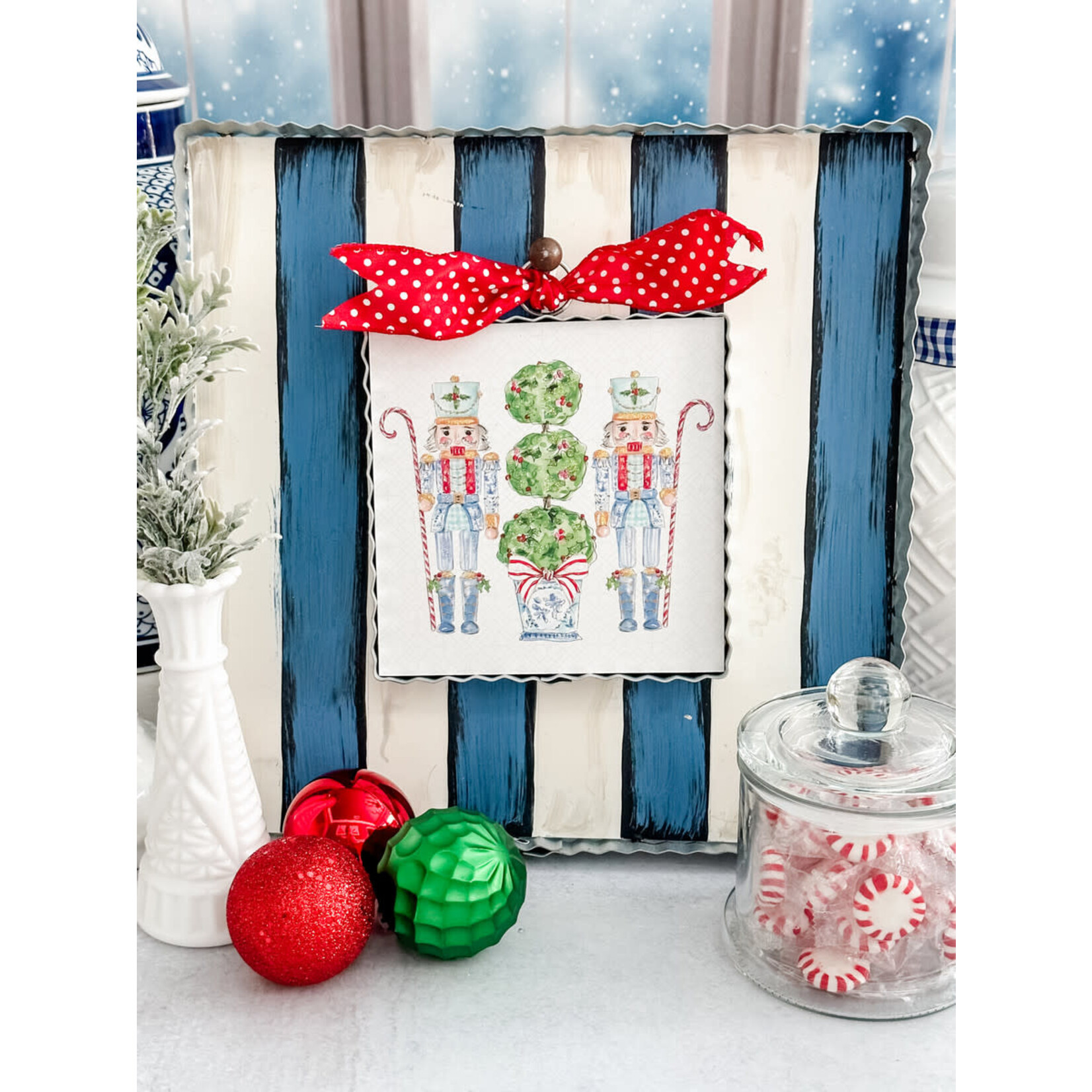 the round top collection beck's blue nutcracker charm
