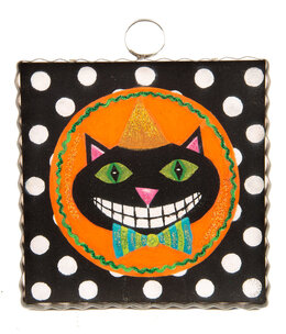 the round top collection grinning cat charm