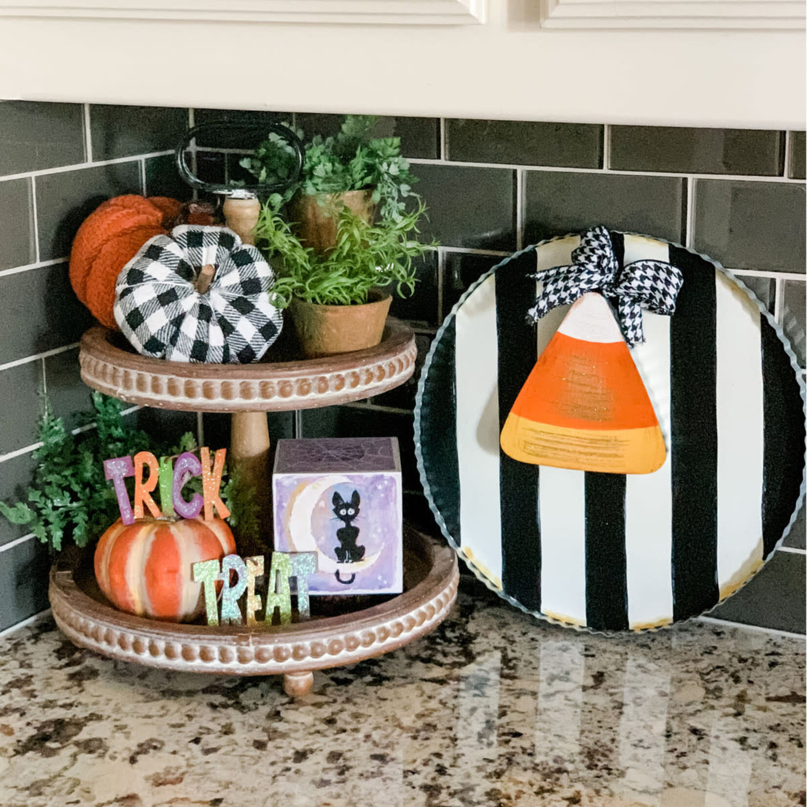 the round top collection candy corn charm