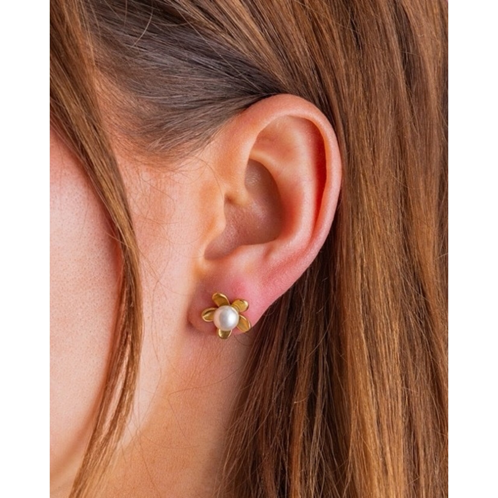 taylor elliott designs kali pearl flower earring
