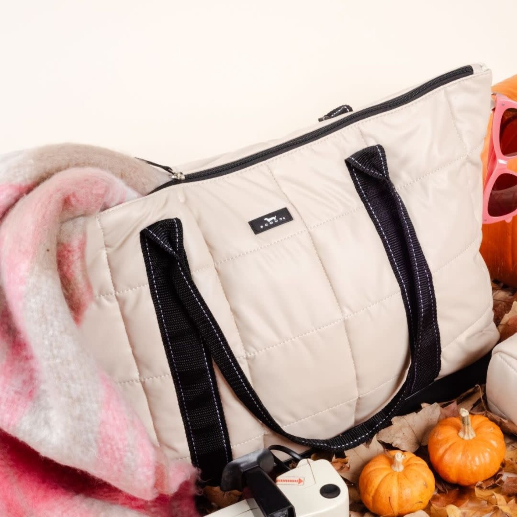 SCOUT Bags putty box quilted layover tote