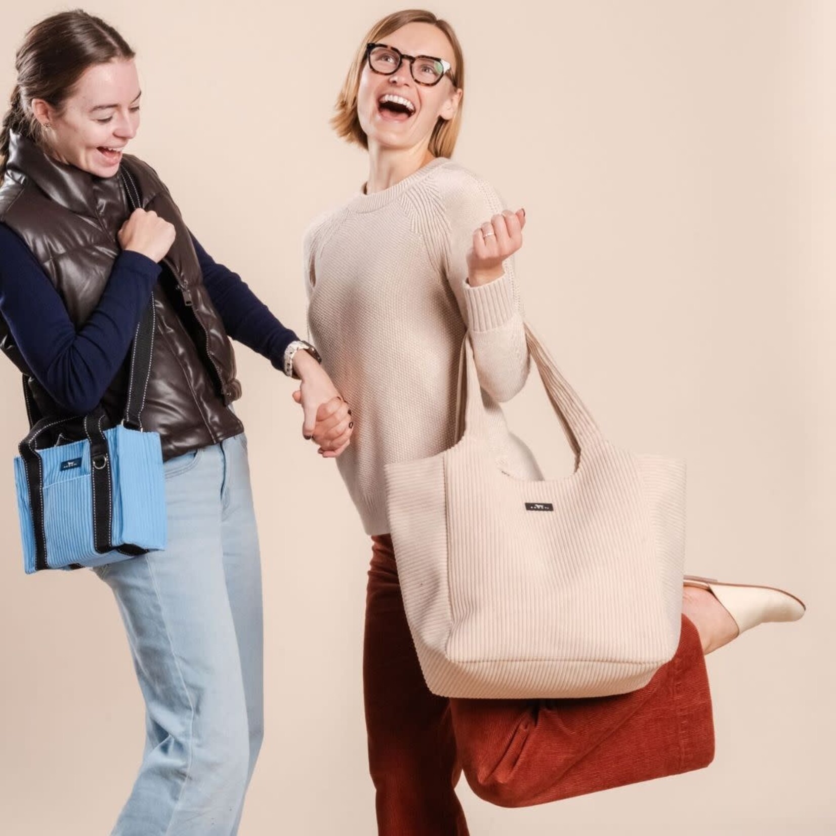 SCOUT Bags putty corduroy day out tote