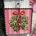 the round top collection mistletoe charm