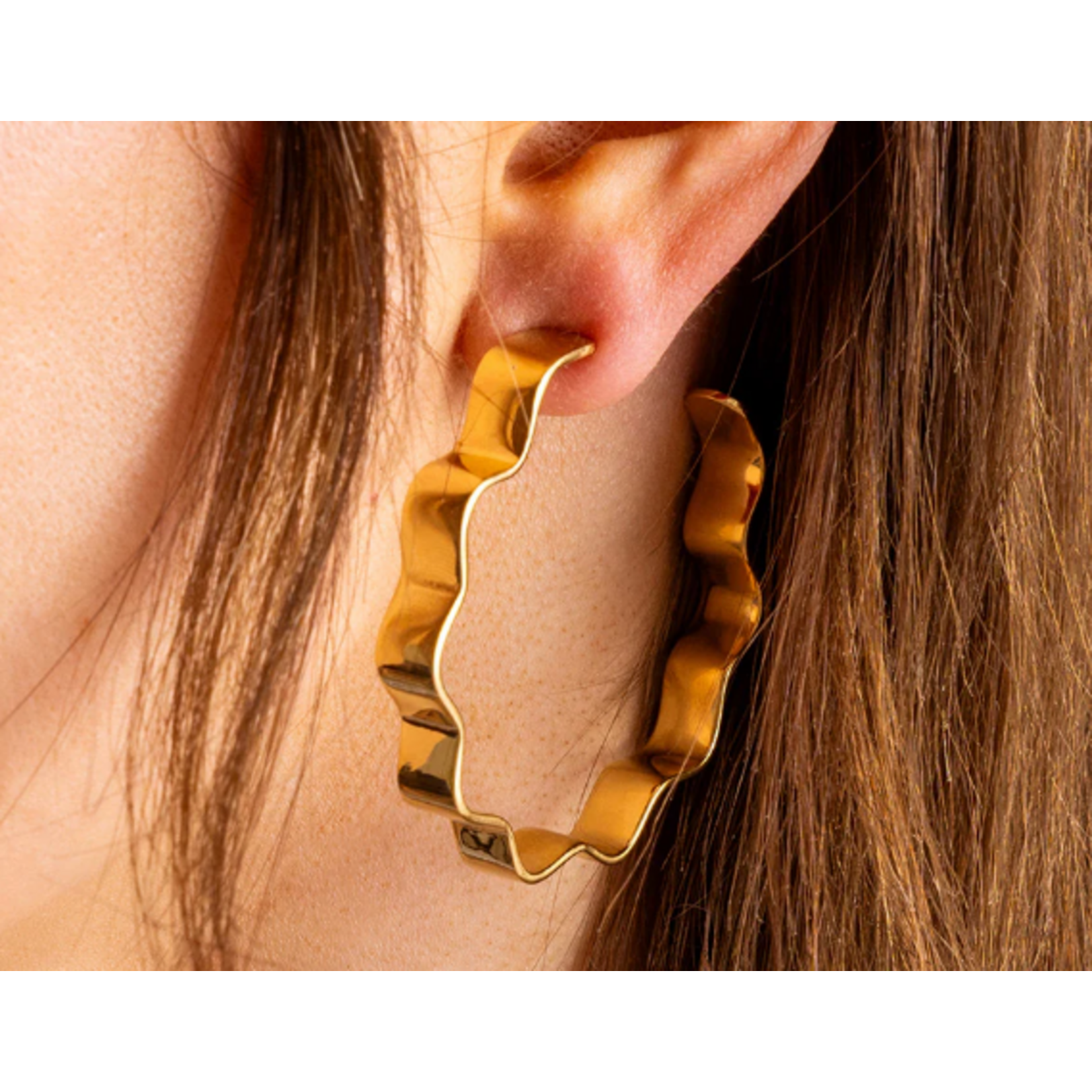 taylor elliott designs whitney wavy hoop earring