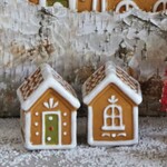 m. lynne designs gingerbread house salt & pepper set