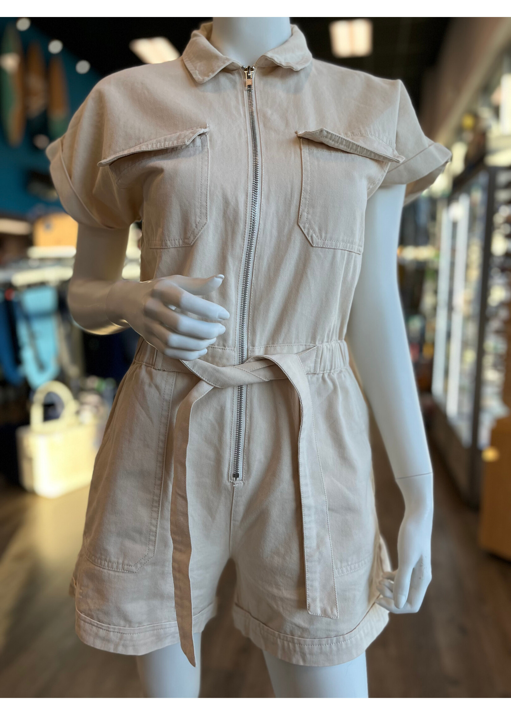 Elan Belted s/s Romper w/ Zipper