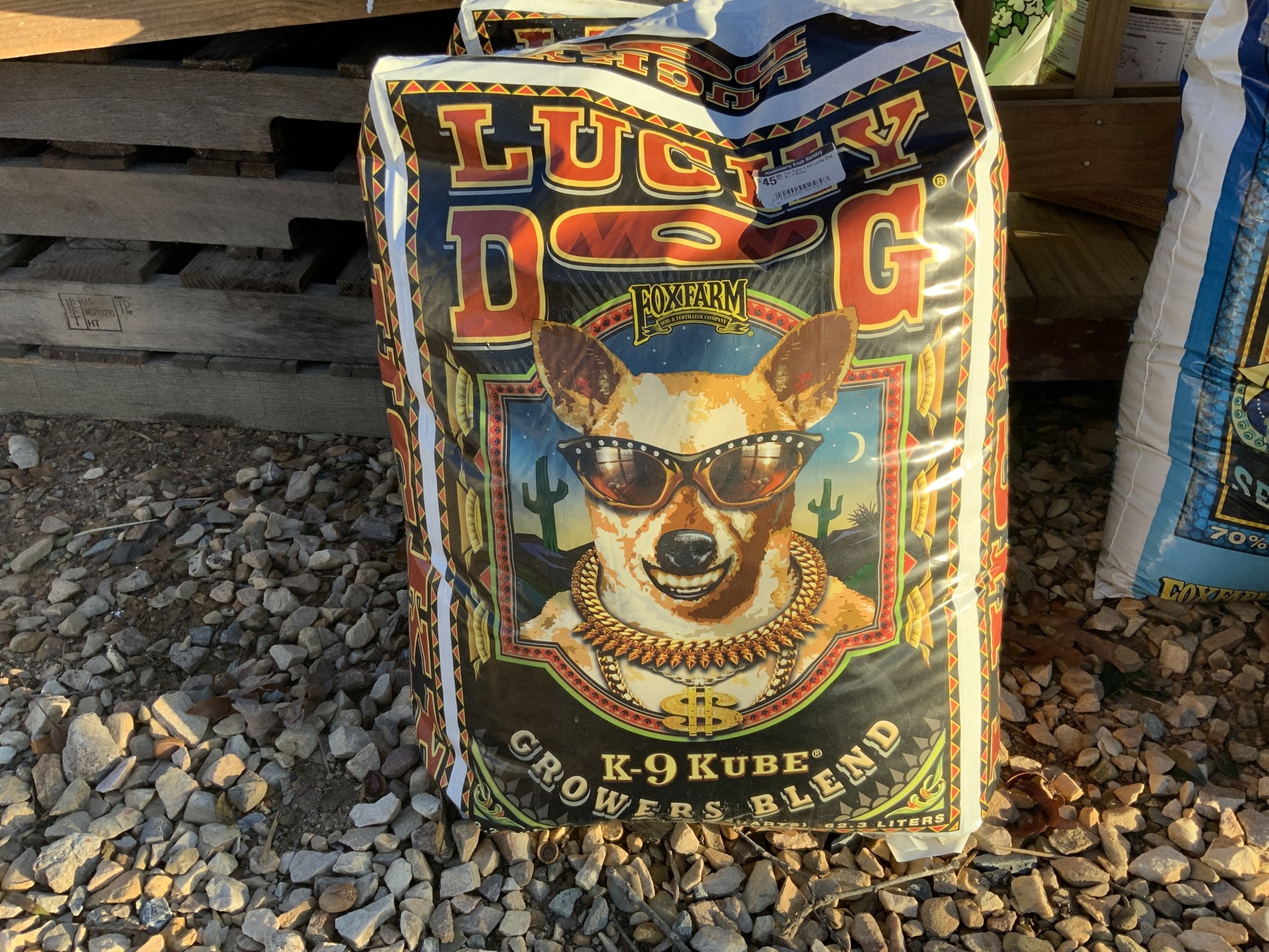 Fox Farm Fox Farm 2.2cf Lucky Dog K-9 Kube