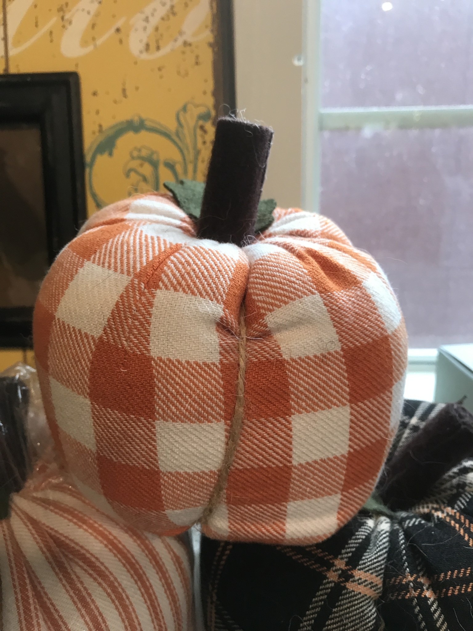 Cream Orange Check Pumpkin 4x3