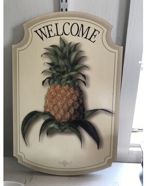 Pineapple Welcome Sign