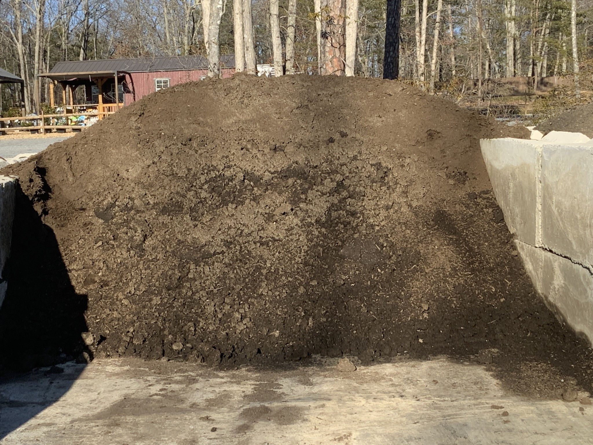 Blueblood™ Premium Garden Compost (aged 2 years) 1 scoop (apprx 1 cyd)