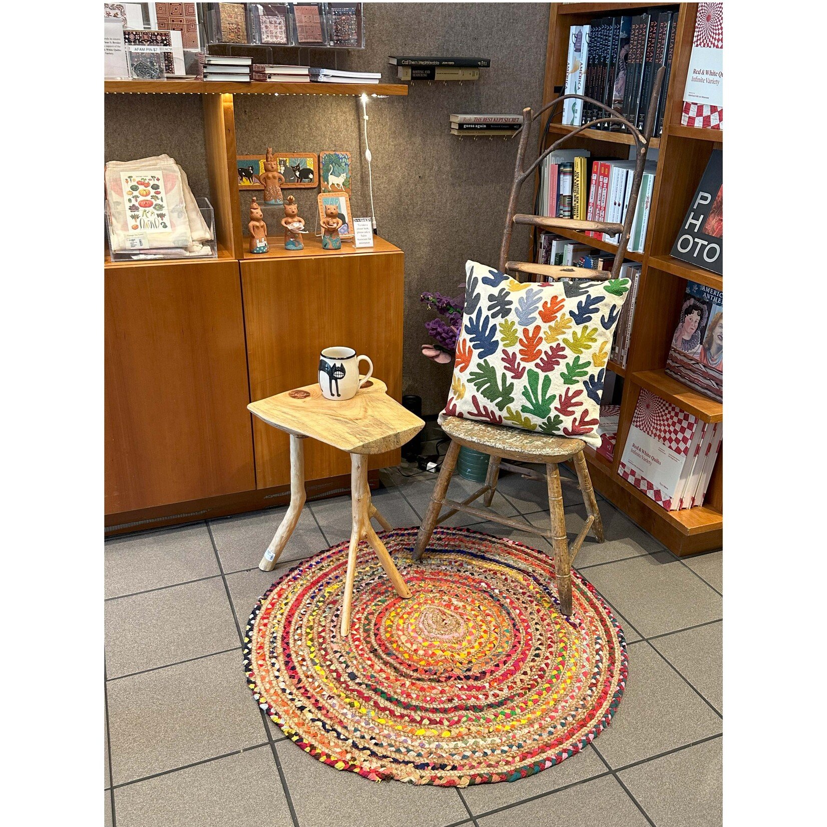 IHI Multi Color Round Jute Rug