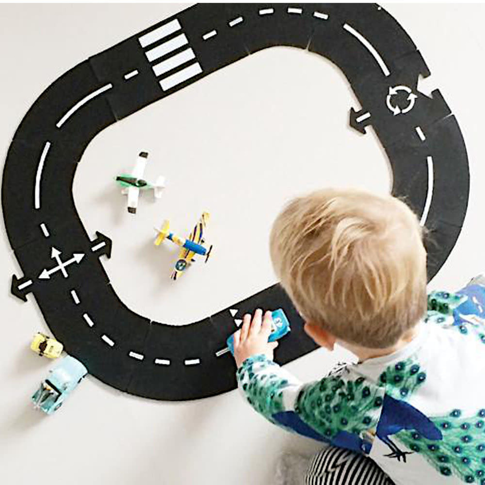 way to play ring road car track