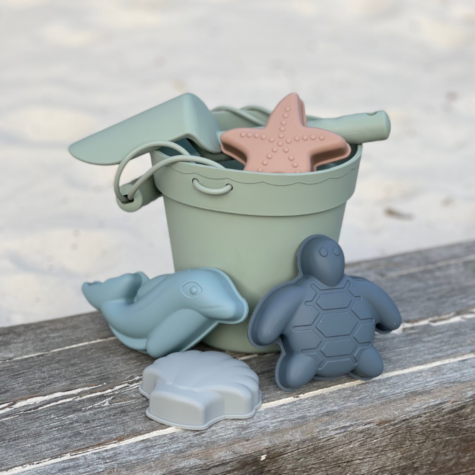 bug + bean silicone beach set