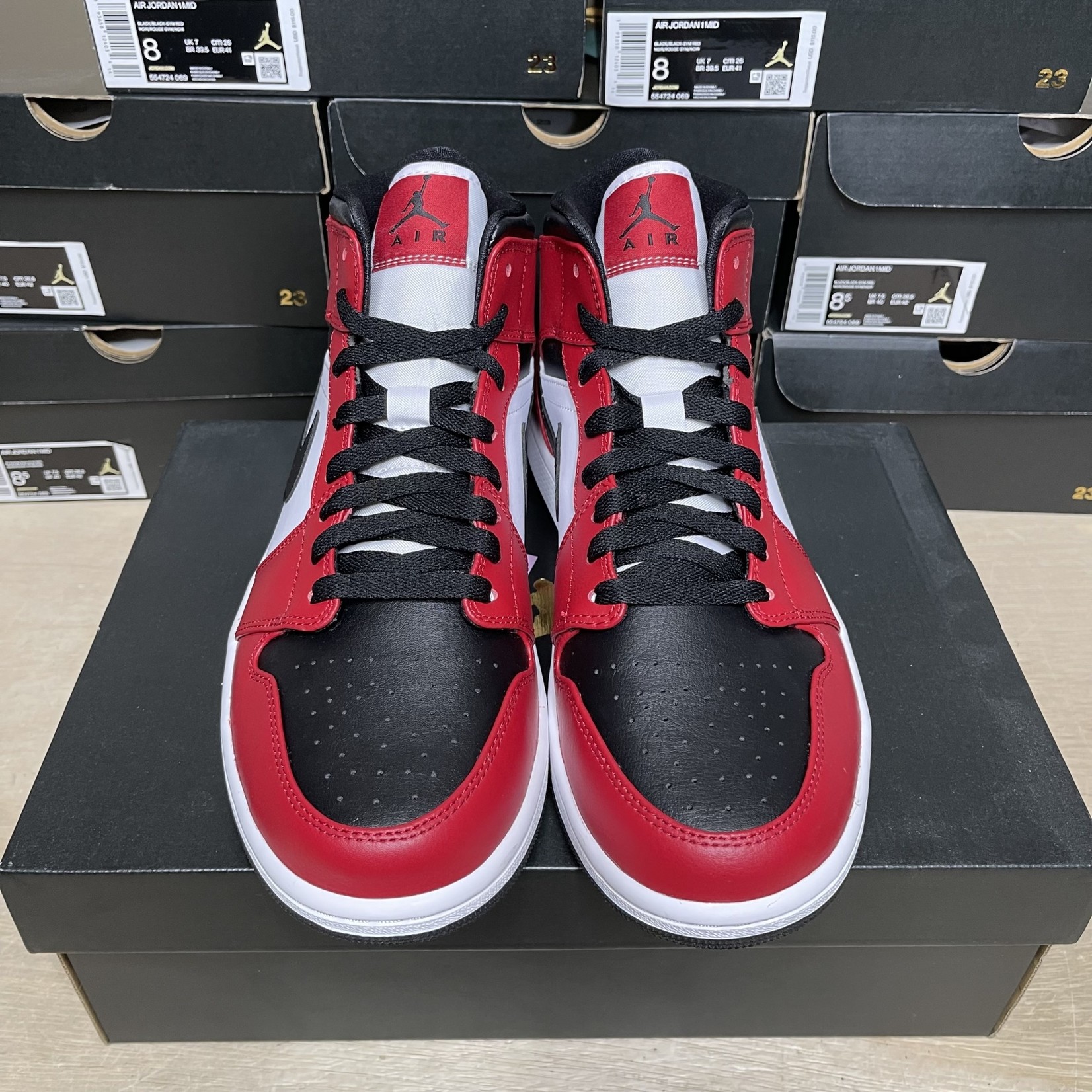 Jordan Jordan 1 Mid Chicago Toe Size 8.5, DS BRAND NEW