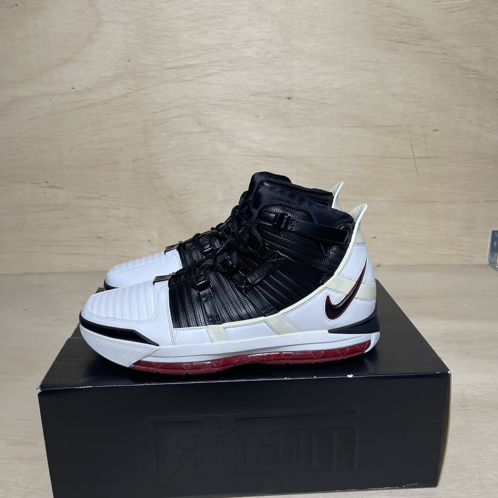 Nike Nike Zoom LeBron III White/Black-Varsity Crimson Size 10.5, DS BRAND NEW