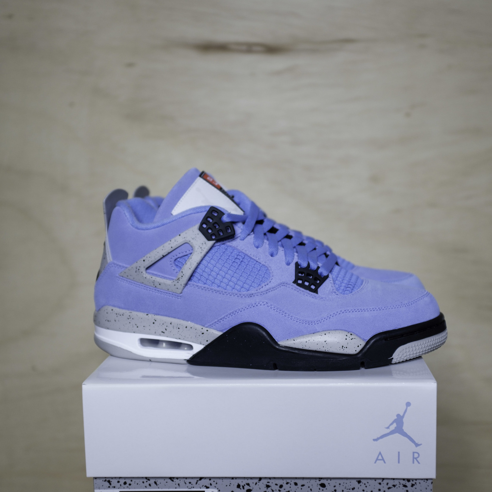 jordan 4's university blue