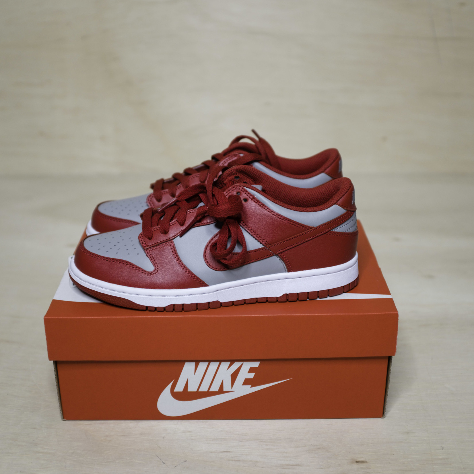 nike dunk low gs grey red