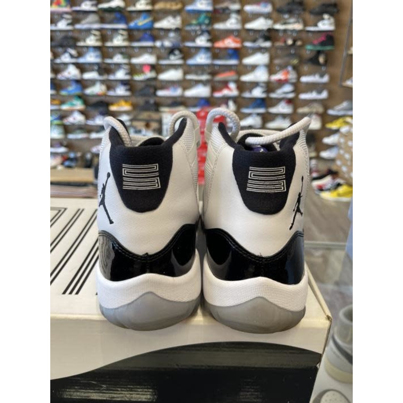 Jordan Jordan 11 Retro Concord (2018) Size 8, PREOWNED SOLE SEPARATION