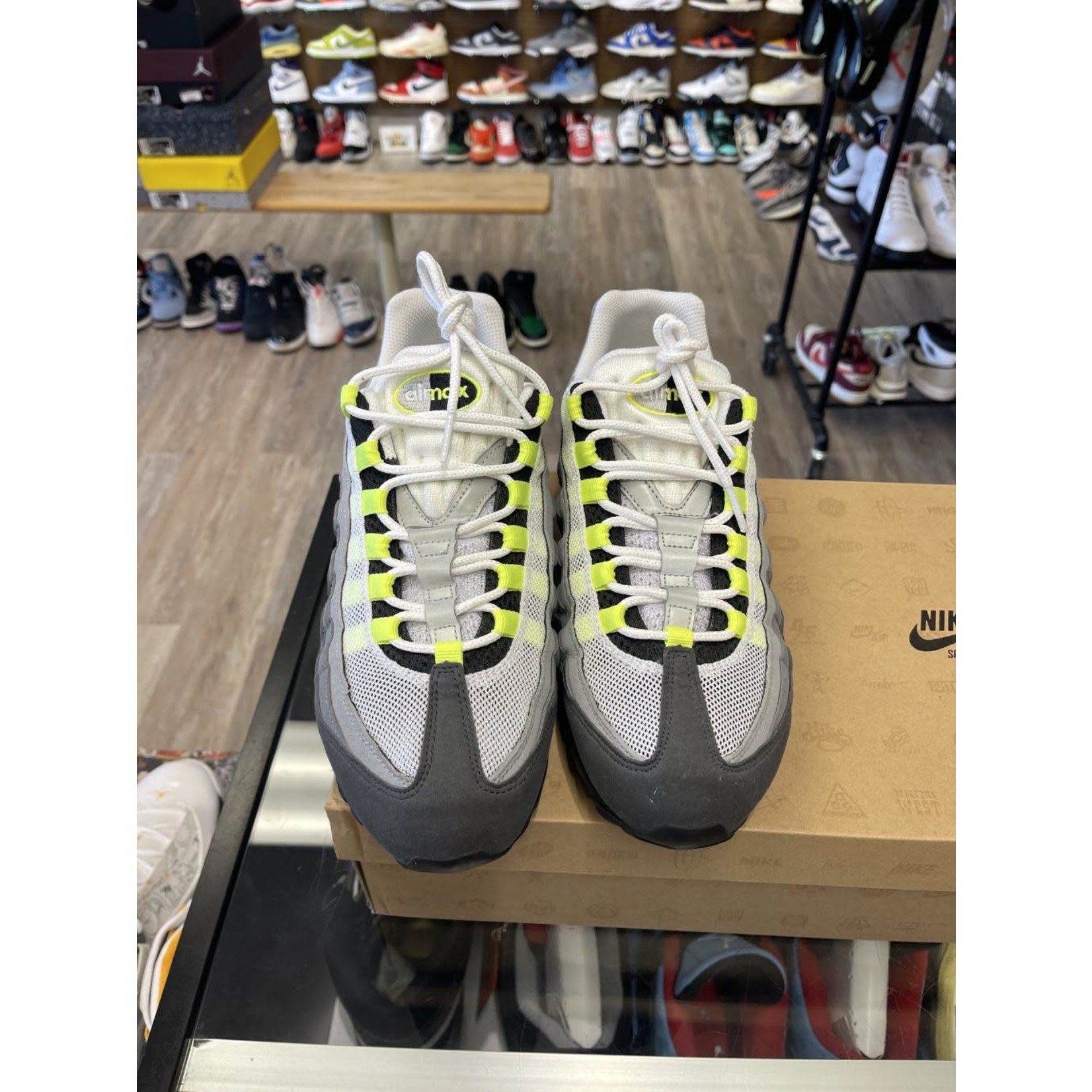Nike Nike Air Max 95 OG Neon (2012) Size 9, PREOWNED