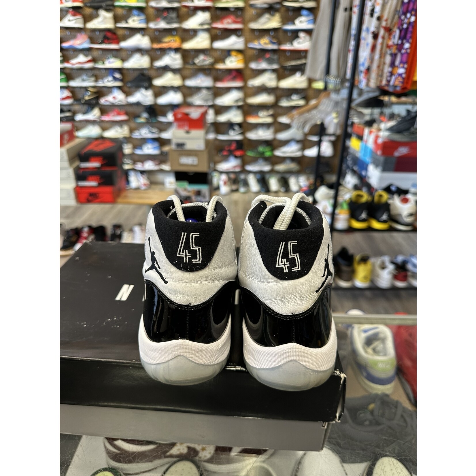 Jordan Jordan 11 Retro Concord (2018) Size 9, PREOWNED