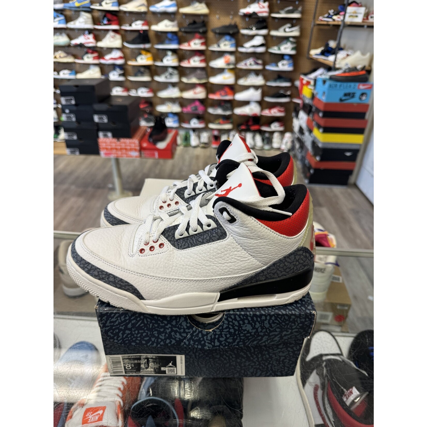 Jordan Jordan 3 Retro SE Fire Red Denim (2020) Size 8.5, PREOWNED