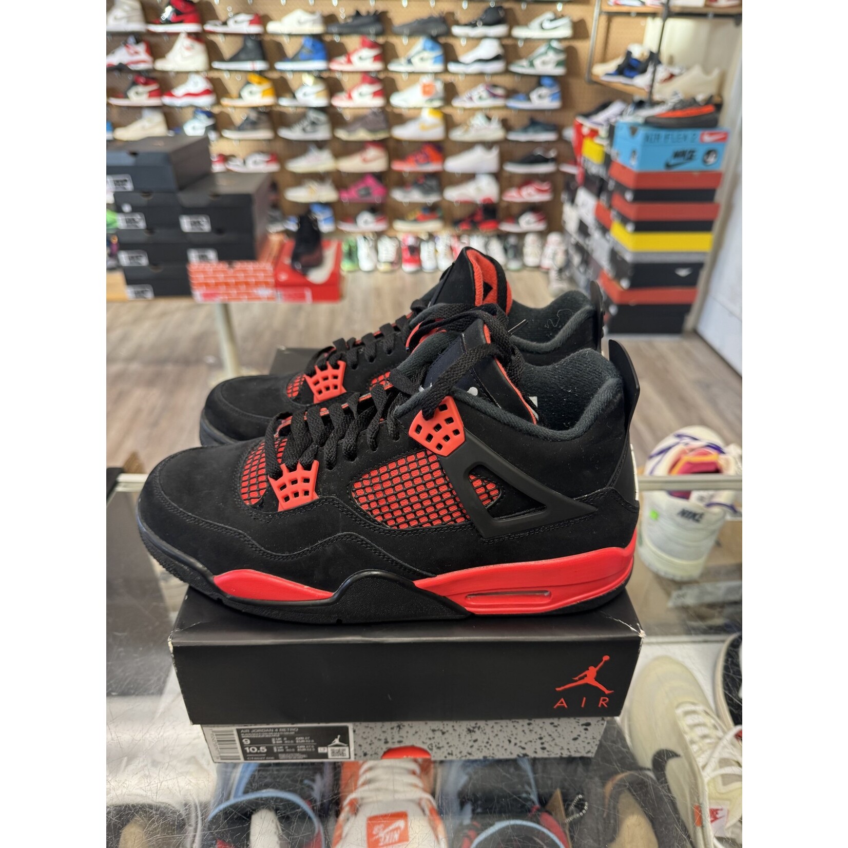 Jordan Jordan 4 Retro Red Thunder Size 9, PREOWNED