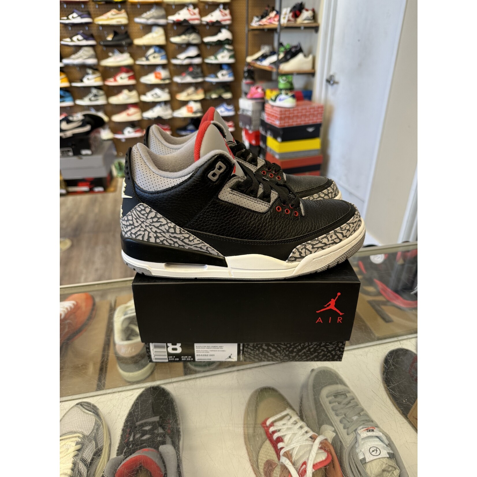 Jordan Jordan 3 Retro Black Cement (2018) Size 8, PREOWNED