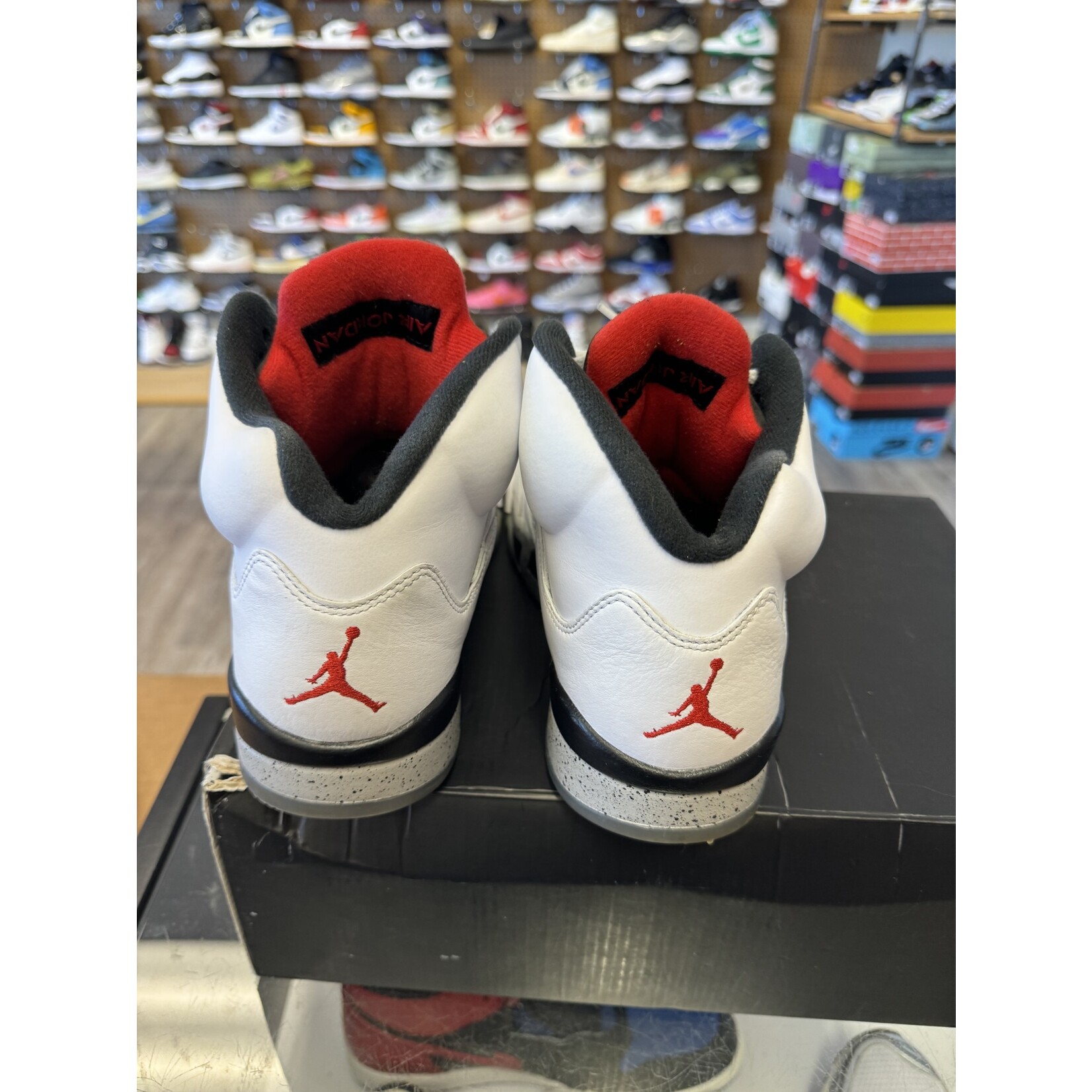 Jordan Jordan 5 Retro White Cement Size 8.5, PREOWNED