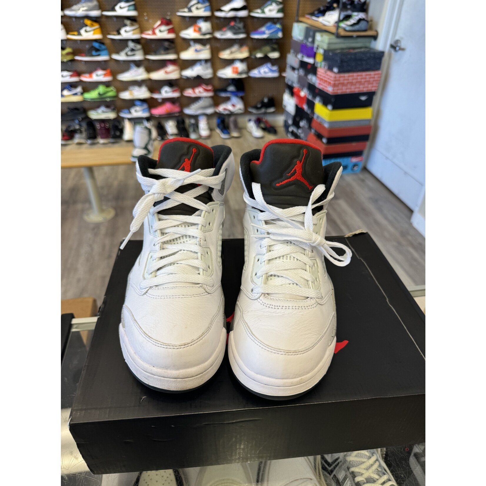 Jordan Jordan 5 Retro White Cement Size 8.5, PREOWNED