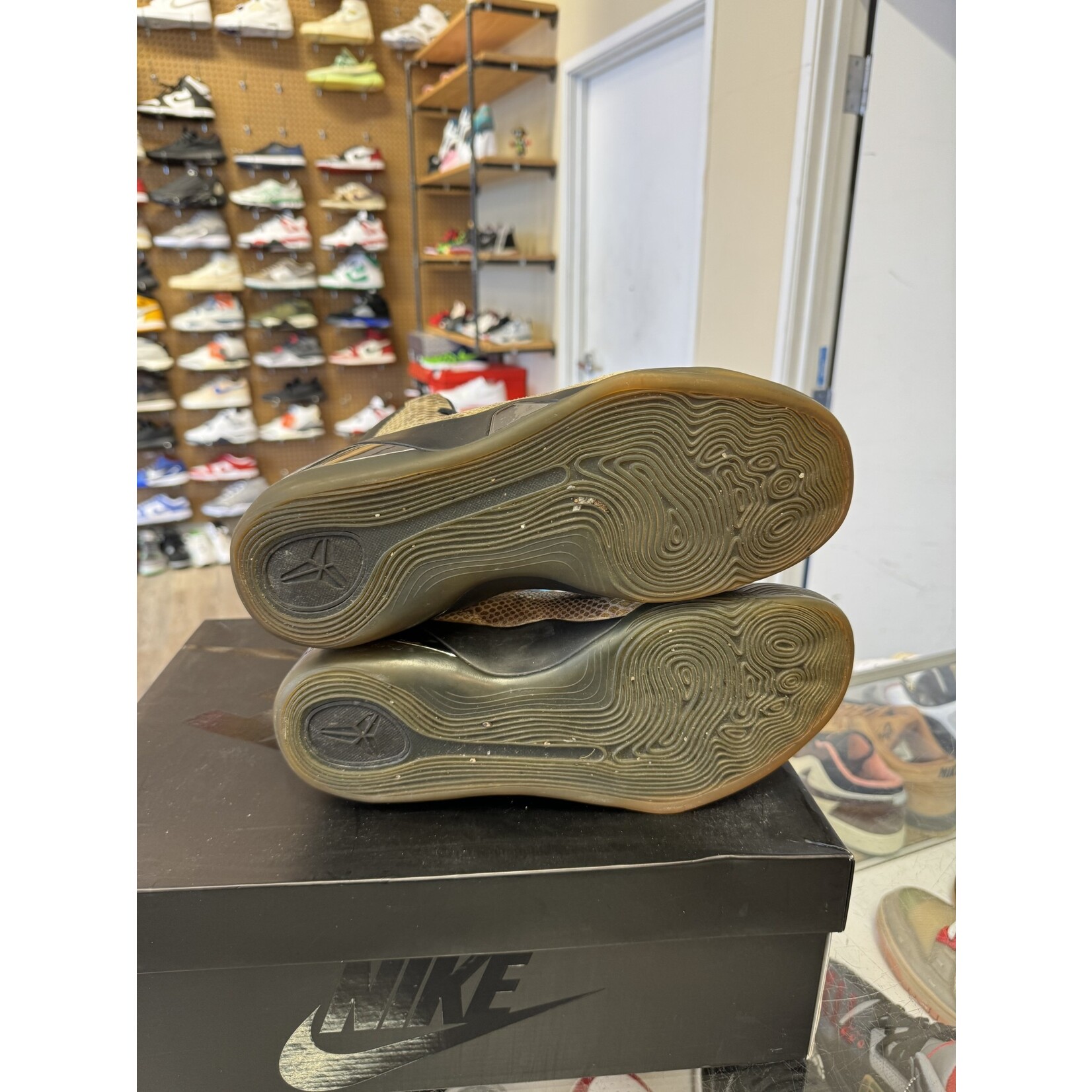 Nike Nike Kobe 9 EXT High Snakeskin Size 11, PREOWNED