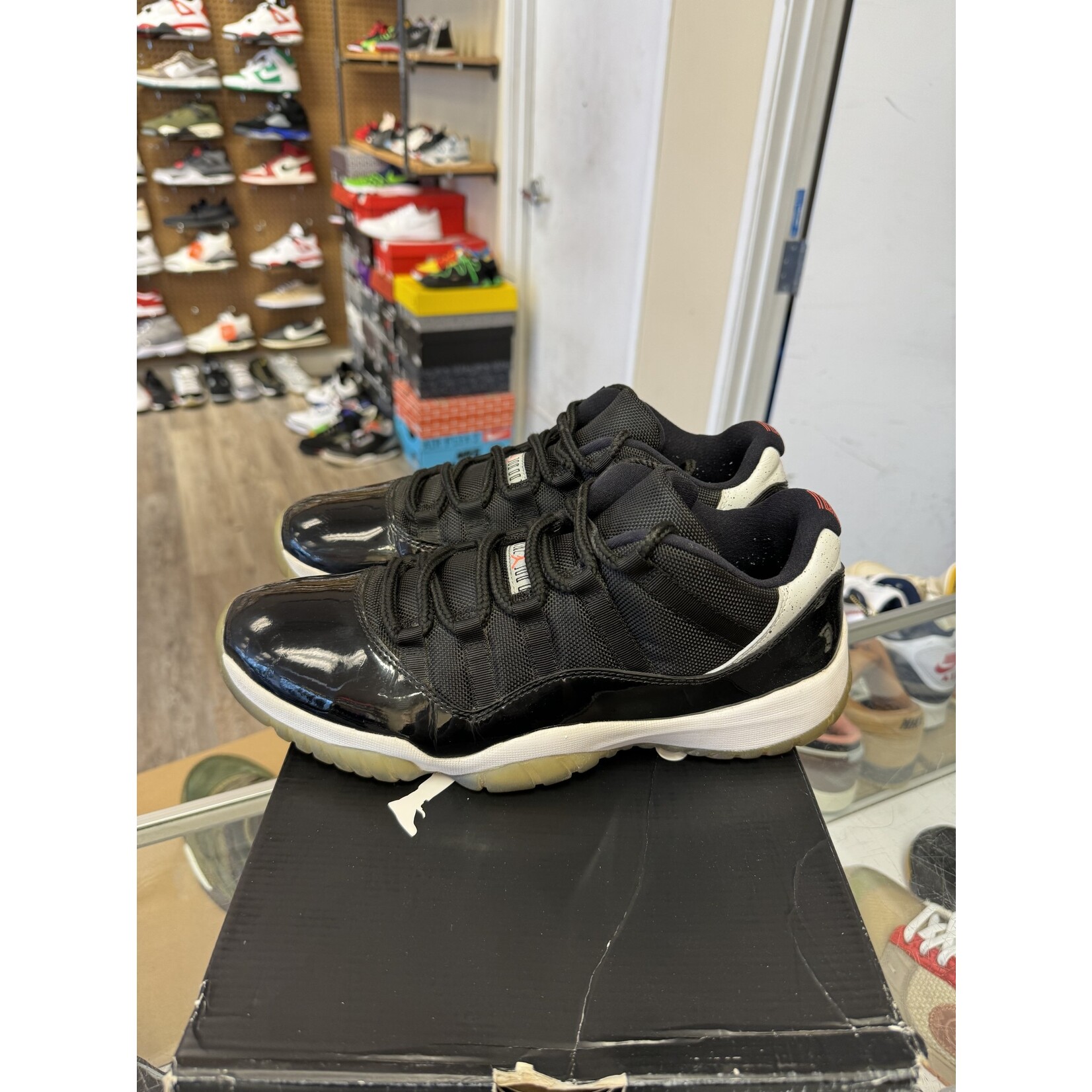 Jordan Jordan 11 Retro Low Infrared Size 11, PREOWNED