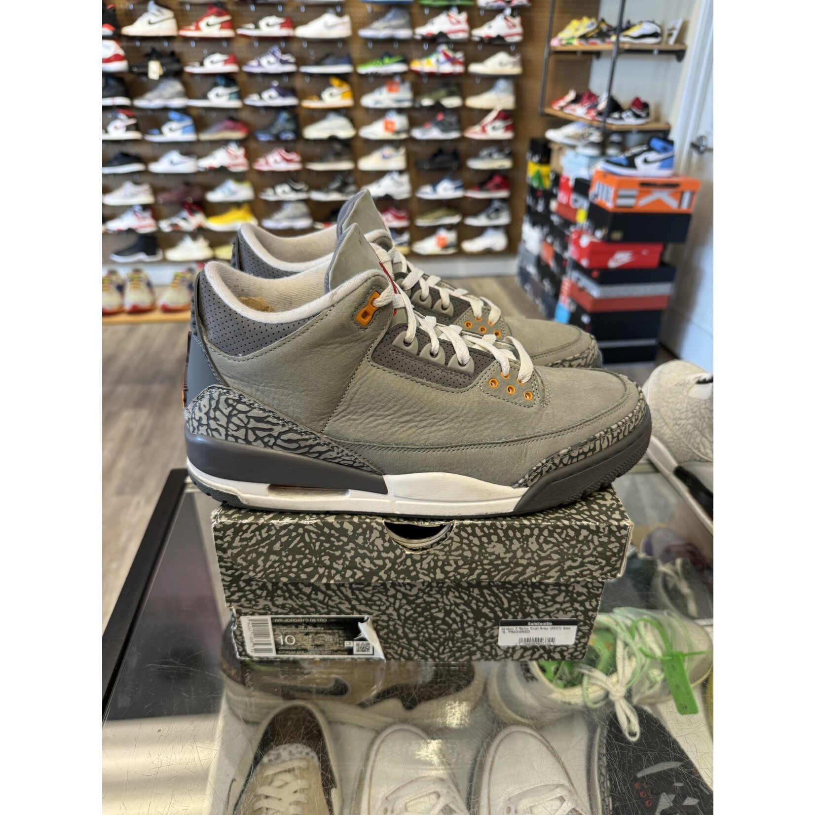 Jordan Jordan 3 Retro Cool Grey (2021) Size 10, PREOWNED